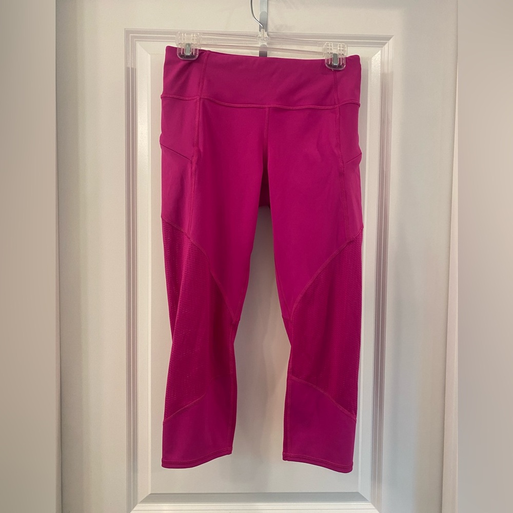 Athleta Women’s Fuchsia Cropped Leggings Small